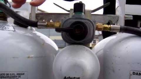 Arbutus RV Tech Tips - How To change over your propane tank.
