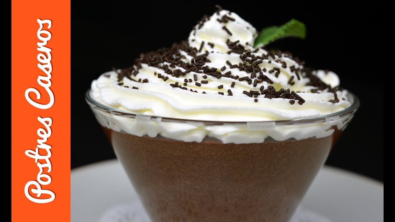 Mousse de chocolate con copete de nata | Recetas de Javier Romero
