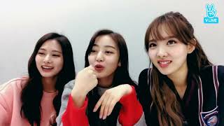 01/25/2018 LIVE LIVE🤯 #TWICE #VLIVE