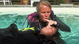 Celebrity How to Perform PADI Rescue Exercise 7 | Unresponsive Diver at the Surface Step-by-Step Profile