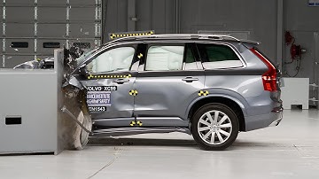 2016 Volvo XC90 driver-side small overlap IIHS crash test