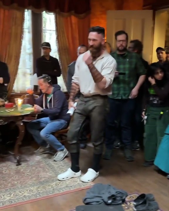 Behind the Scenes of ‘Ghosts’ CBS Season 3 (2023-2024)