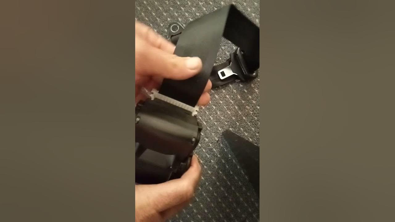 Faulty replacement seat belt VY Commodore YouTube
