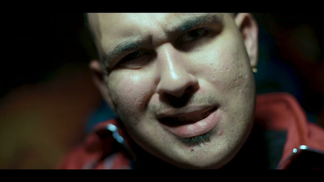 在 YouTube 上观看 CLAR - Psycho (Official Music Video)