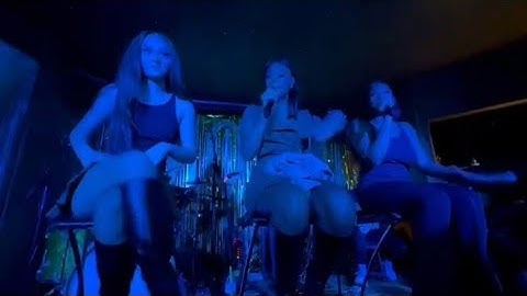 FLO - Change *UNRELEASED SONG (Live at the London MOTH CLUB) 18/10/2022