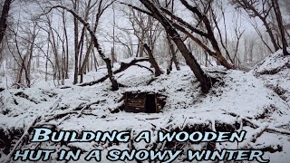 Building a WARM WINTER SHELTER in SNOWY weather. Bushcraft & survival in forest