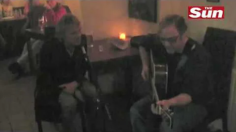 Paul Weller in drunken stupor