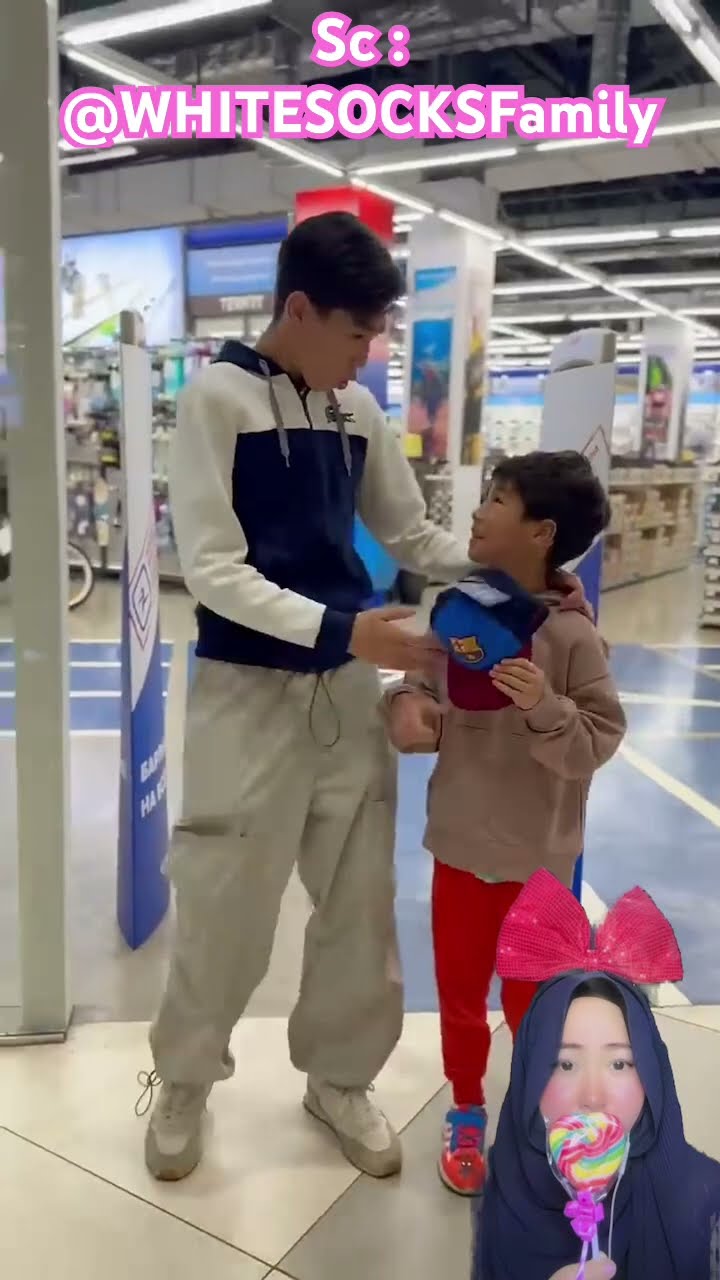 KAKAK MELARANG ADEK BELI TOPI ⁉️tapi Adek Pengertian Beliin Kakak Topi juga ? @WHITESOCKSFamily