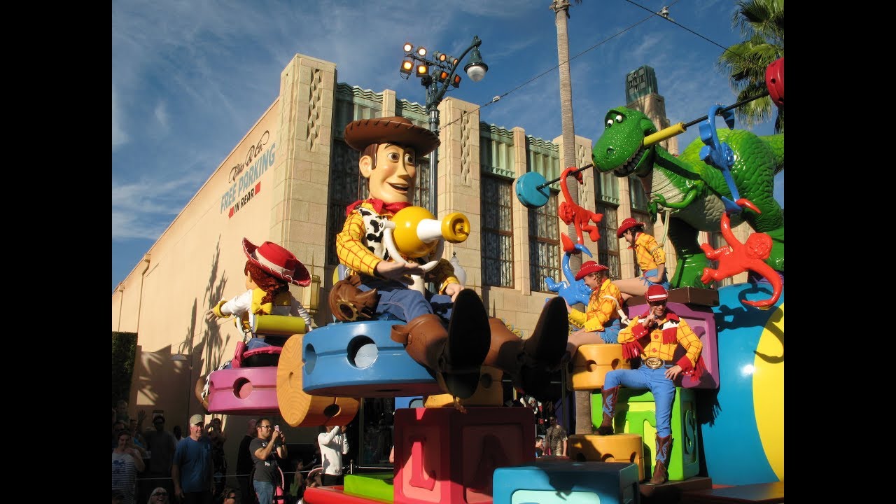 A MAIOR REDE DE LOJAS DE BRINQUEDOS DO MUNDO THE BIGGEST TOY STORE