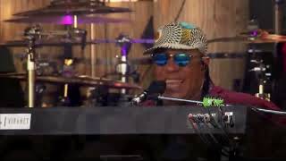 Video thumbnail of "Stevie Wonder - Isn't She Lovely (Hyde Park 2016)"