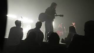 Tegan and Sara - 12 y/o trying to buy Sara's bottle, selling off stuff from stage, absolute chaos