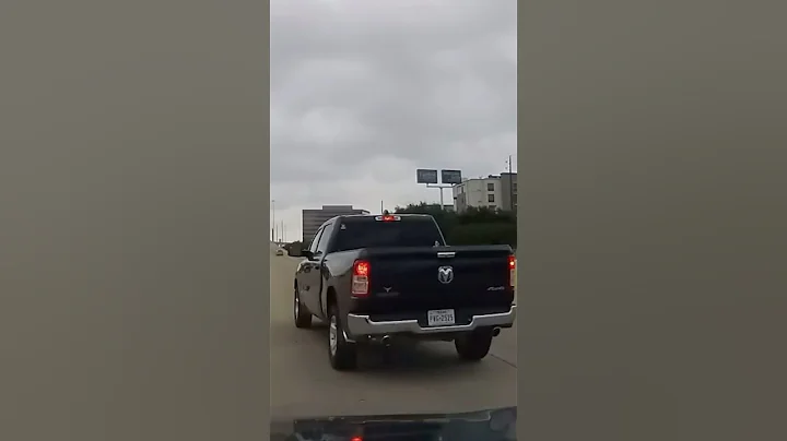 Craziest truck moment I’ve seen 😭🚛#funny #roadrage #automobile