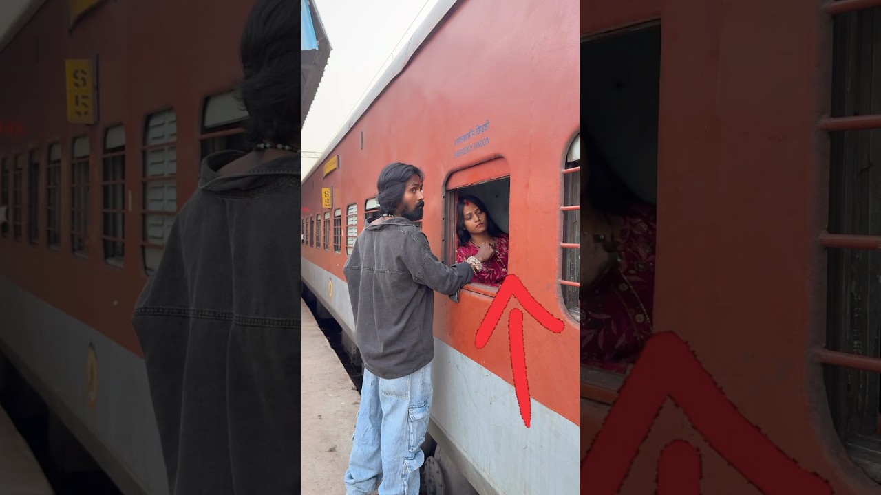 Train may￼ Sona Chori Ho Gaya Aap Lok Dhyan Rakhe😭😭😭😭