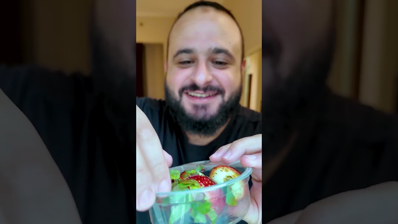 ⁣ايه الدلع دا؟؟ فراولة بالشوكولاتة #wheretoeat #wheretoeatdubai #fyp