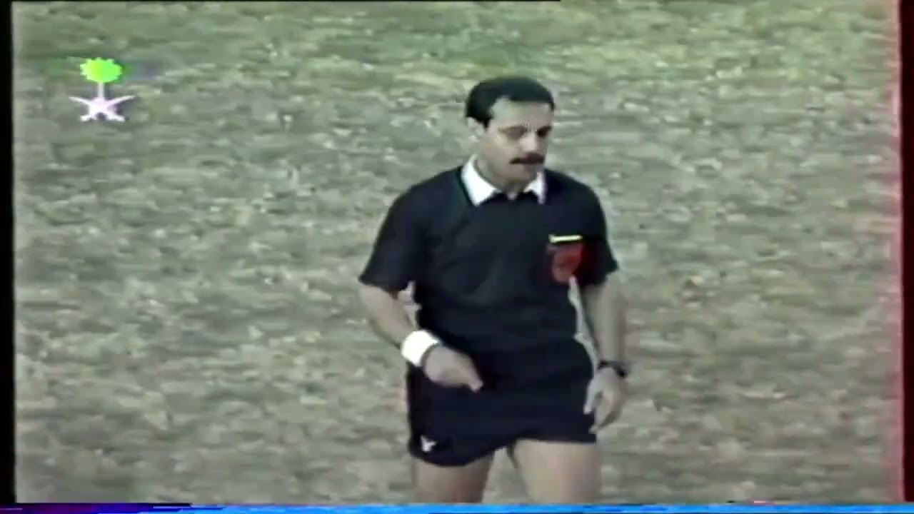 ‏مباراة الهلال(١-١)الاهلي عام ١٤١٢هـ ، لعب الهلال بتسعة لاعبين بعد أن طرد الحكم لاعبين من الهلال