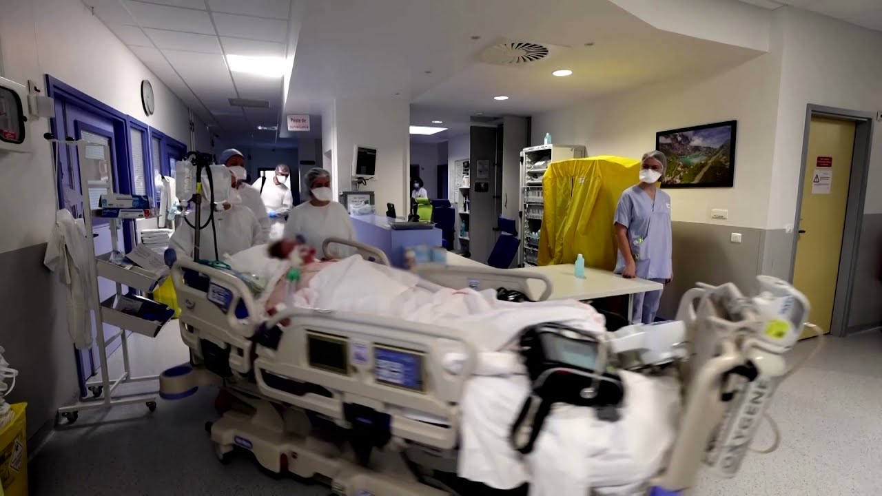 UK sets new record for COVID cases