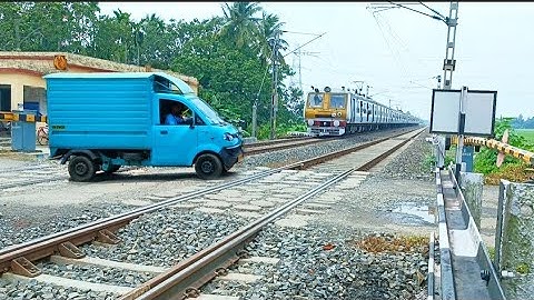 Fast & Furious Bullet Train Speedy Aerodynamic EMU Dangerous Moving Out at Railgate