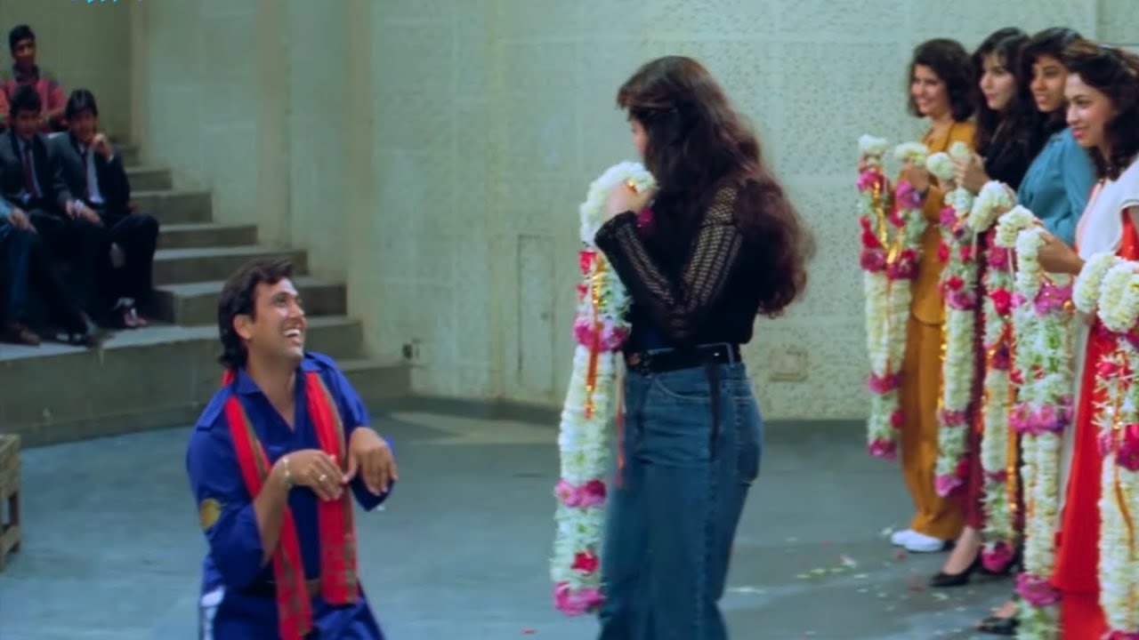 तेरी एक मुस्कान के लिए ये Coolie No 1 कुत्ता भी बनने को तैयार है - Govinda Comedy Scene