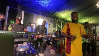 Highlife Party time with Ghana's finest Bassist Dan Grahl on spot with Owuraku 🔥🔥🔥- HYSKUUL BAND