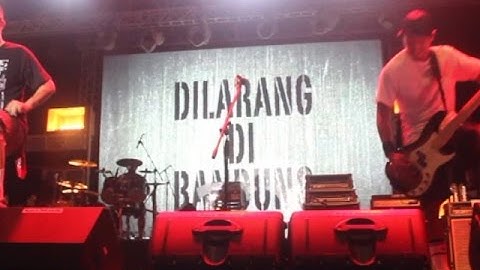 Seringai - Dilarang di Bandung (live at Gor H. Agus Salim Padang)