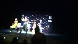 Srk Visits Yale And Dances To Chammak Chalo