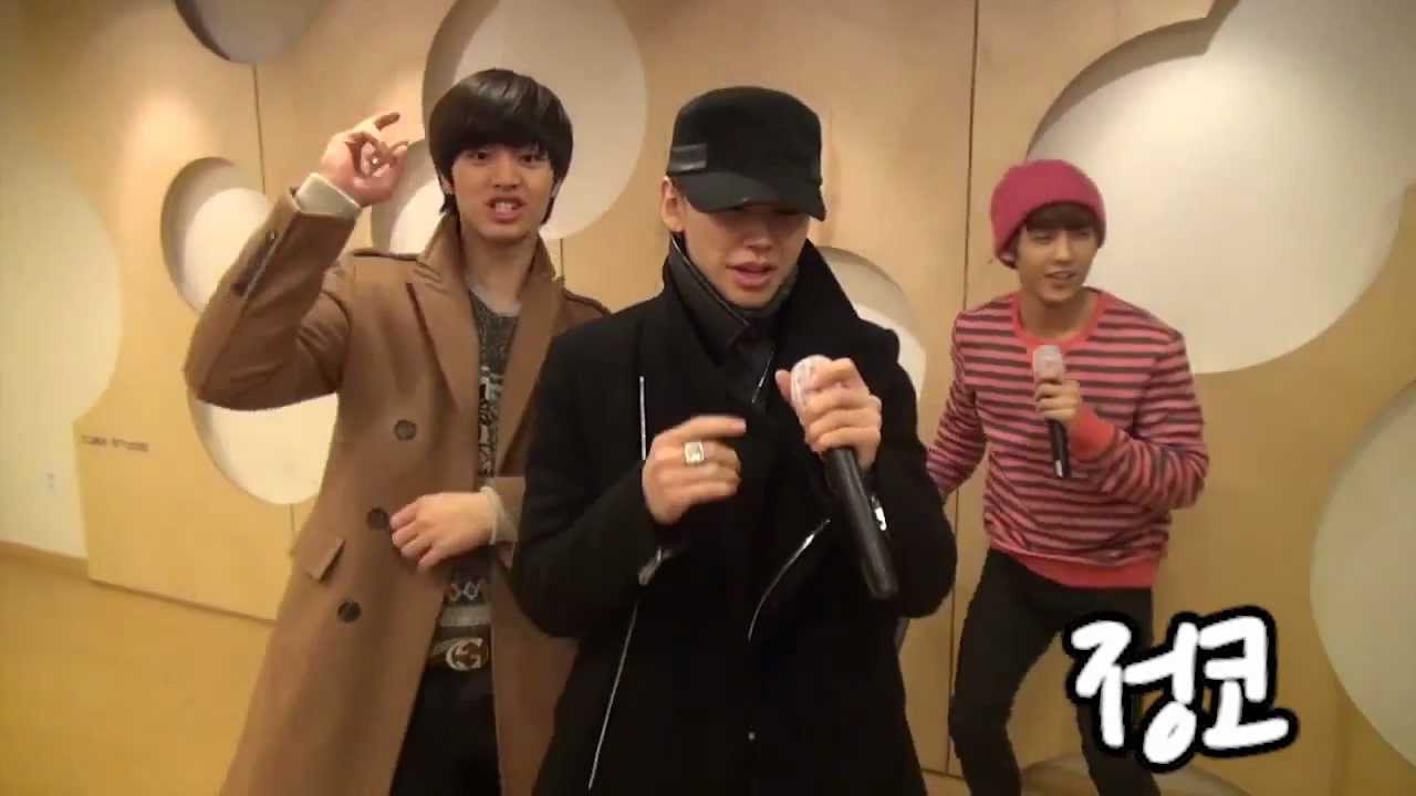 BTOB singing Nillili Mambo