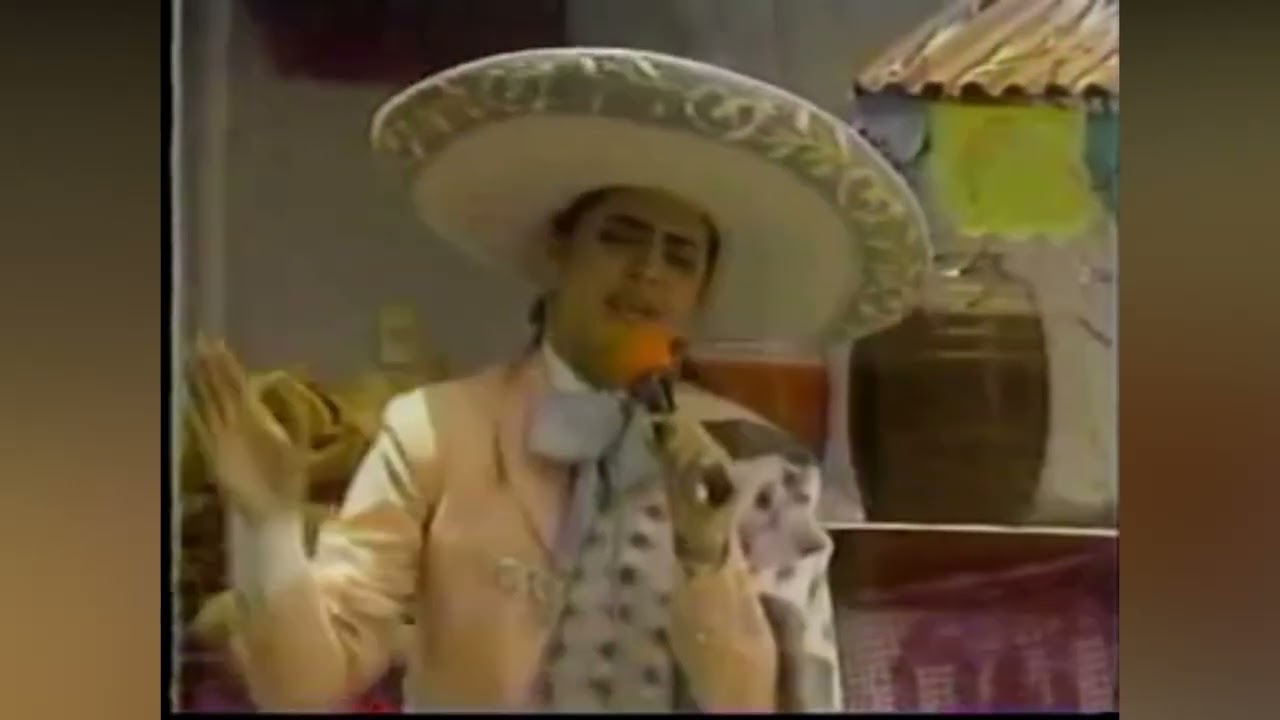 ANGELES OCHOA LE CANTA A MÉXICO