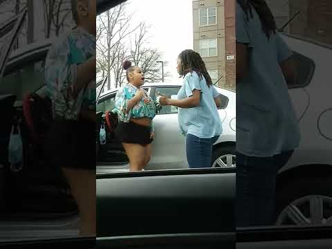 2 Ladies Fighting In Road Rage In Charlotte Nc 2022 Part 1 ..Must Watch Part 2