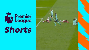 Rashford tackled by Man Utd teammate Elanga 😱