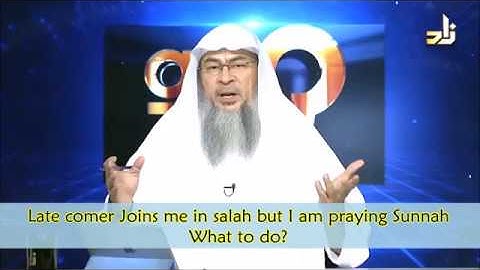 Late comer joins me in Salah while I'm praying Sunnah - What to do? - Sheikh Assim Al Hakeem