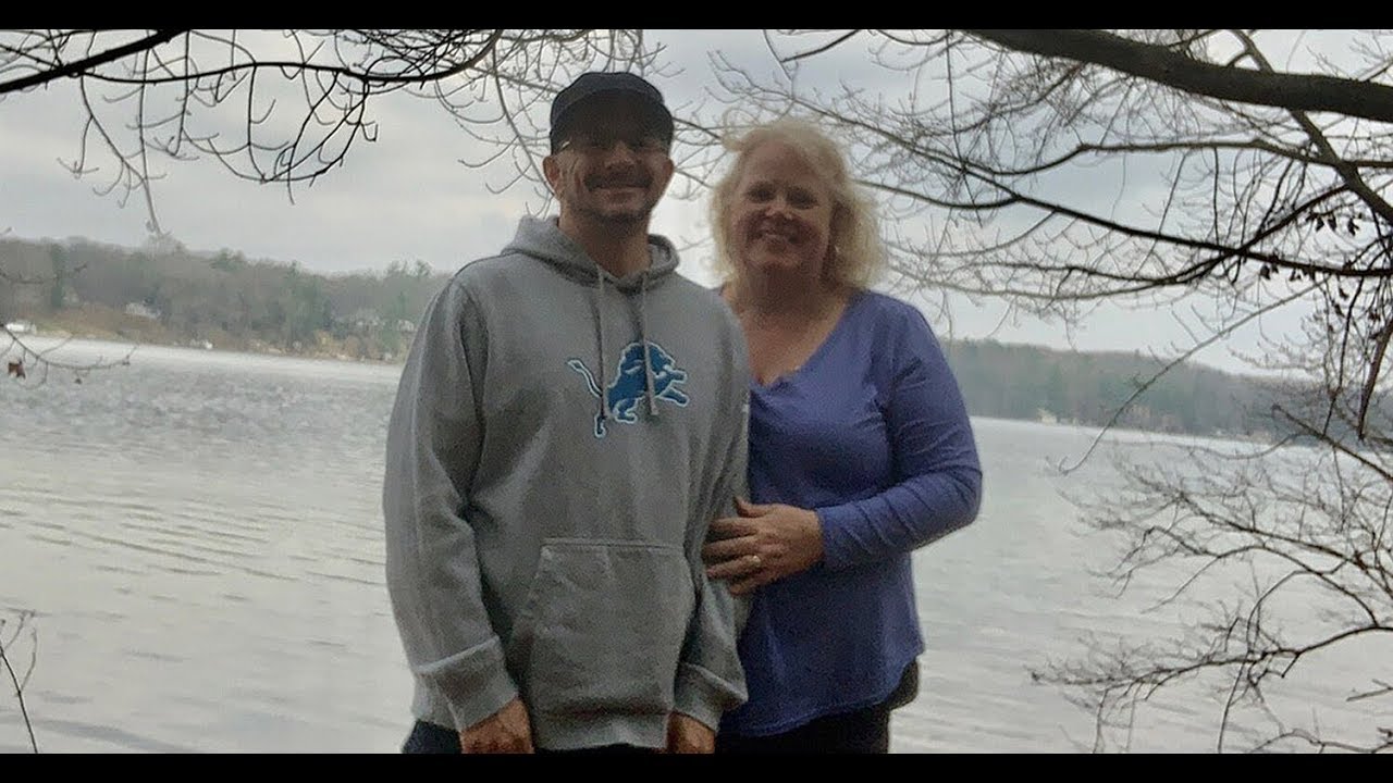 Married Couple Born on Same Day in Same Hospital Celebrate Their 50th