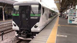 E257系5500番台OM-34編成特急草津・四万34号上野行きがJR渋川駅2番線を発車するシーン 2026.5.3