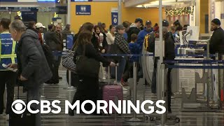 Airlines brace for Thanksgiving travel rush