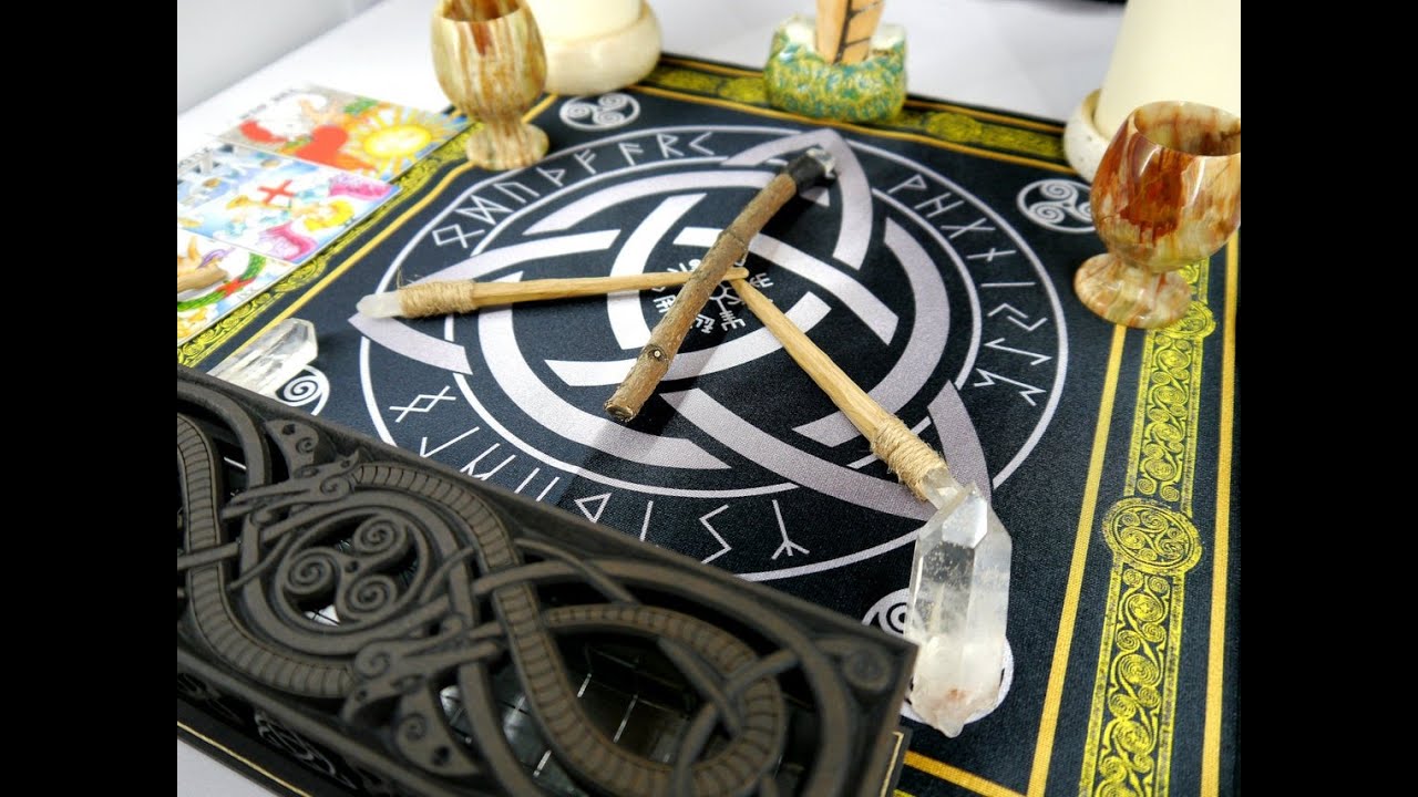 Vegvisir and Triquetra altar cloth with Futhark runes
