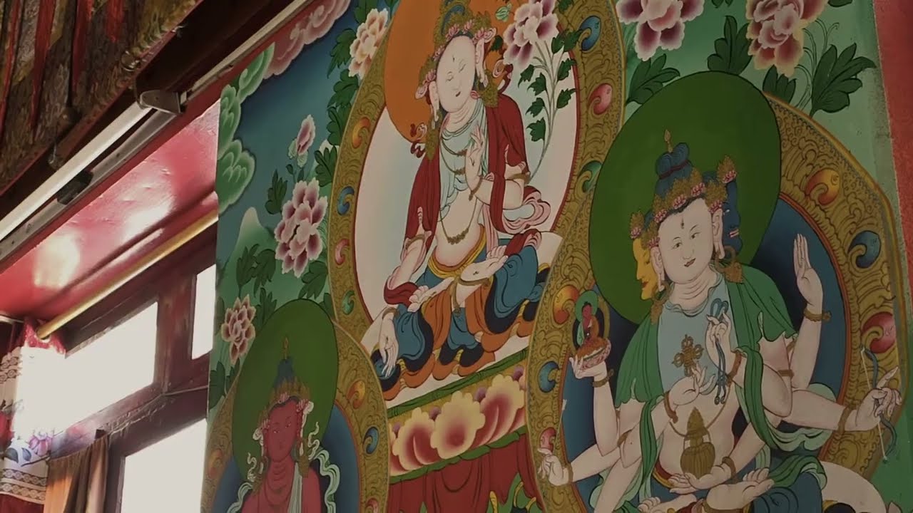 Пуджа подношения Тормы в женском буддийском монастыре Таши Чолинг, долина Ханле, Ладакх, Индия.