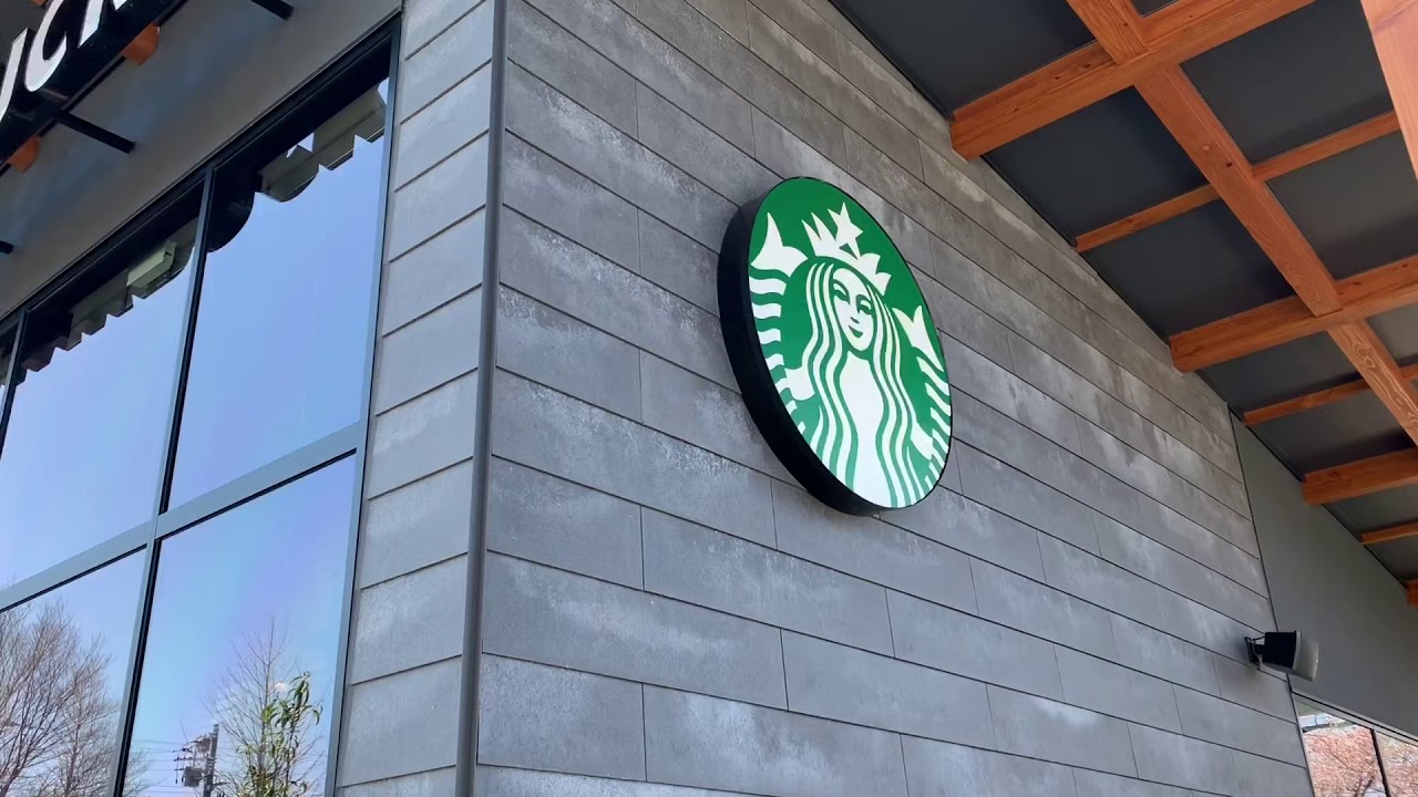 スタバ最新鋭店舗オープン 3月25日敷島公園店オープン初日の様子 桜満開です お店は第一駐車場の中に有ります 土手沿いの桜も満開になり綺麗です 営業時間8 21時 年3月25日群馬県前橋市 Youtube