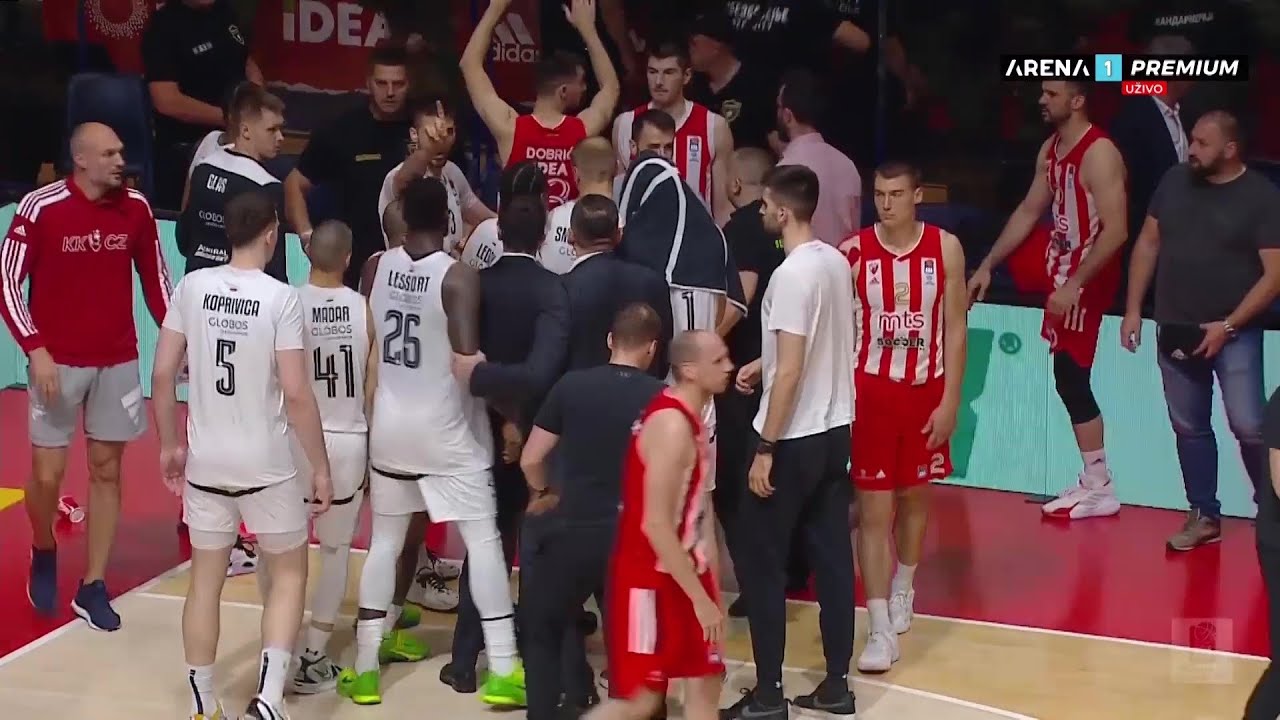 IGRAČI JEDVA OBUZDALI LESORA: Francuz hteo fizički da se obračuna sa navijačima Zvezde / 29.05.2022.