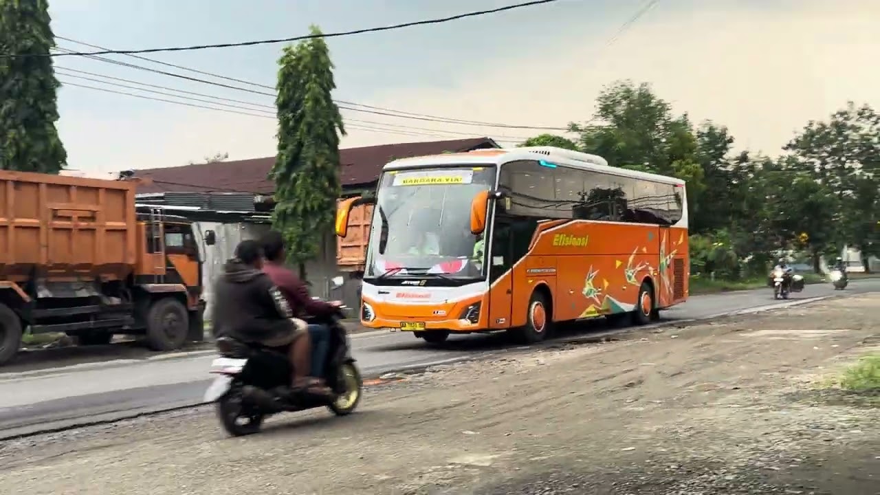 Episode 1 Ramai lancar bus dan truk arah Jakarta 
