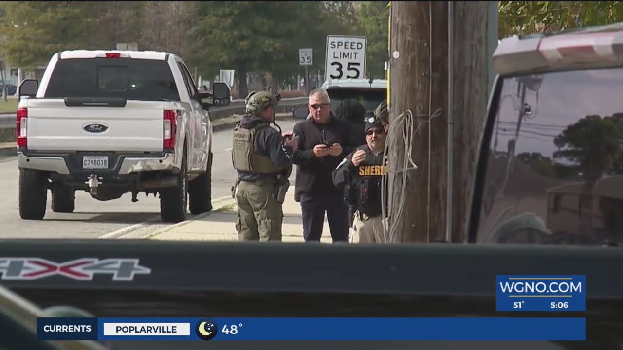 SWAT roll in Metairie Wednesday morning - YouTube