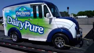 1950s DIVCO DELIVERY DAIRY TRUCK