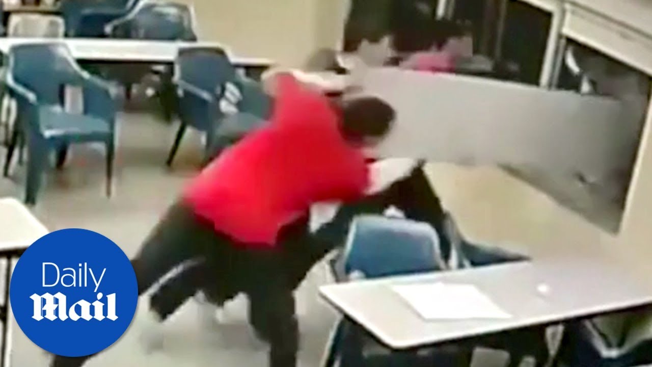 Inmates escape prison through window - Daily Mail