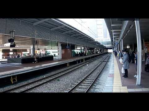 博多駅2番のりば区間快速門司港行811系P104到着シーン