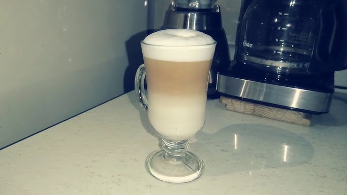 Casa Parana - La mini cafetera prepara un café espresso