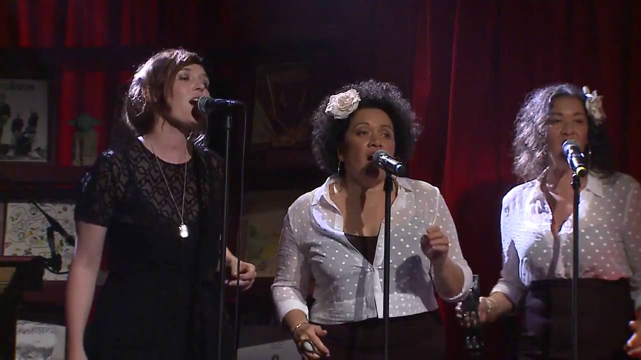 Sarah Blasko  💞💕❤ with David Bowie's "Young Americans”