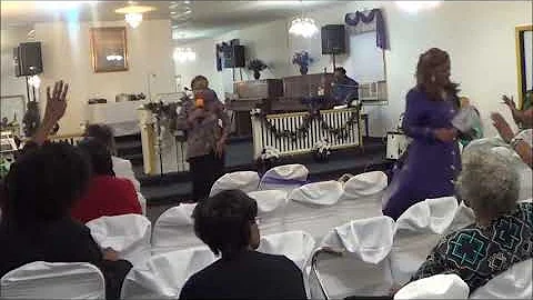 2017 Sister Sarah Hooks Received a Prophecy from D...