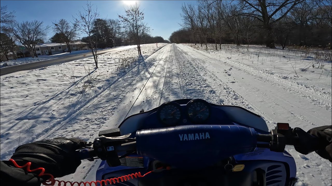 High speed trail rip on the 2000 SXR 700 - these trails are awesome ...