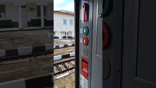 За възрастните хора!!! Натиснете зеленото копче за да се отвори вратата на вагона - 23.11.2022 г.