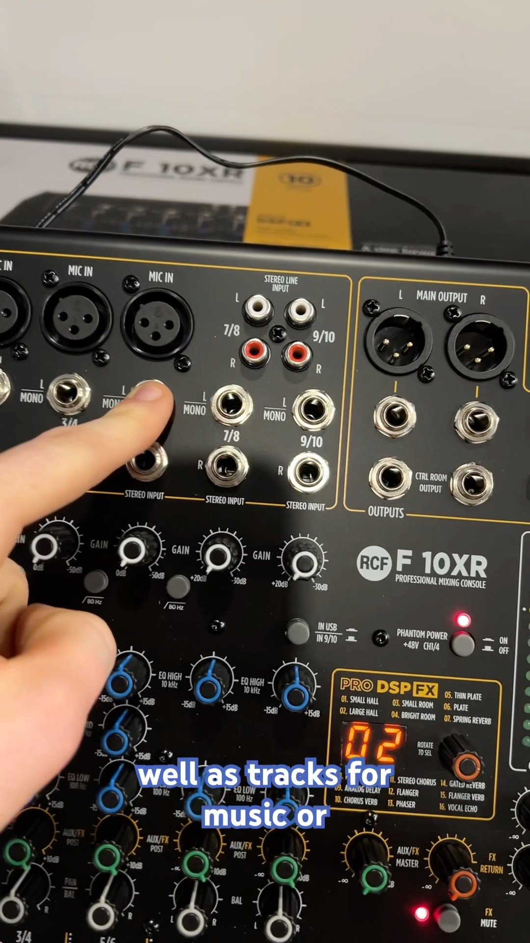 RCF ( アールシーエフ ) / F10XR　10チャンネルアナログミキサー Take a quick tour around the RCF F 10XR mixing desk 👌 - YouTube