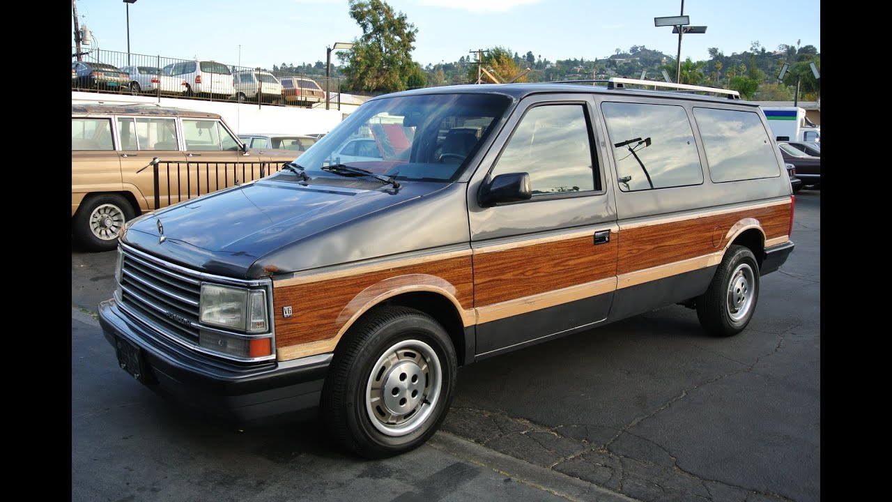 Plymouth Grand Voyager 1990