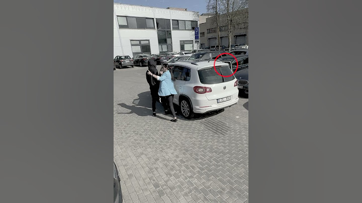 ? Little Girl Signals for Help from a Parked Car ???